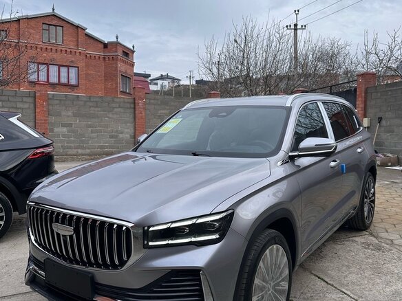 Geely Monjaro серый 2025 черный салон