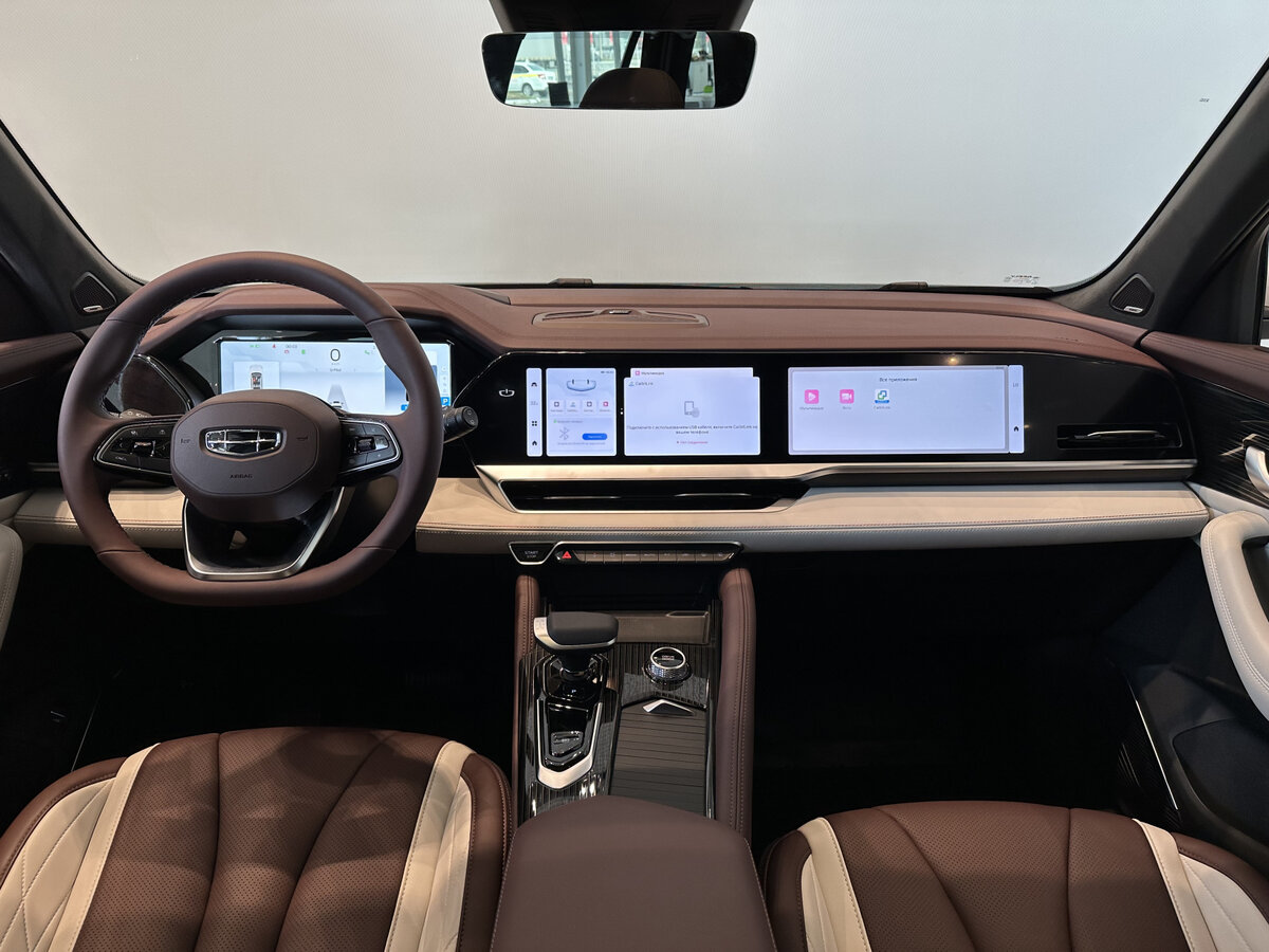 Geely Monjaro белый 2024 коричневый салон