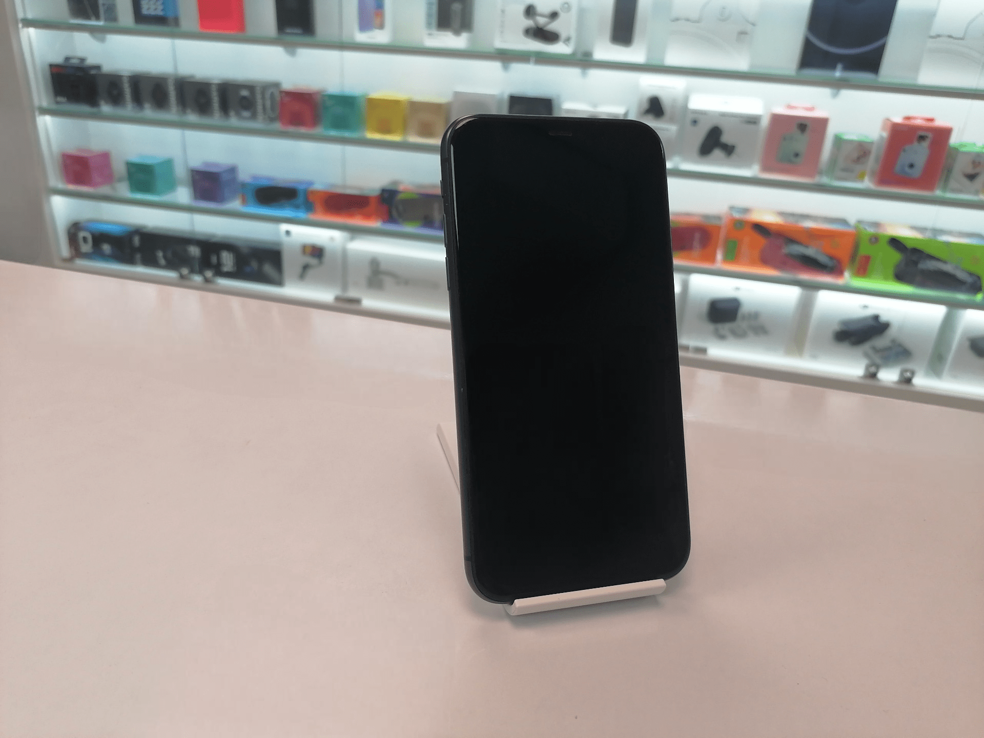 iPhone 11 64Gb Black (76% / без коробки) RU - Б/У . .