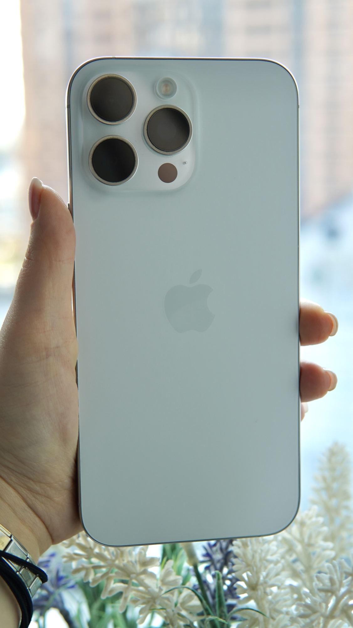 iPhone 16 Pro Max 256Gb White Titanium (100% / 2 sim) - Б/У . . .