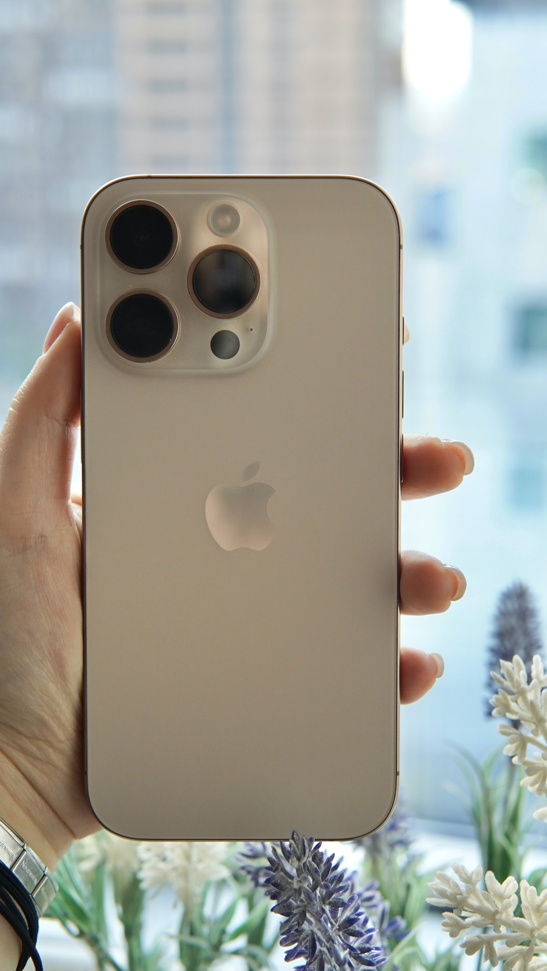 iPhone 16 Pro 128Gb Desert Titanium (1sim + eSIM / 98%) - Б/У  . . .