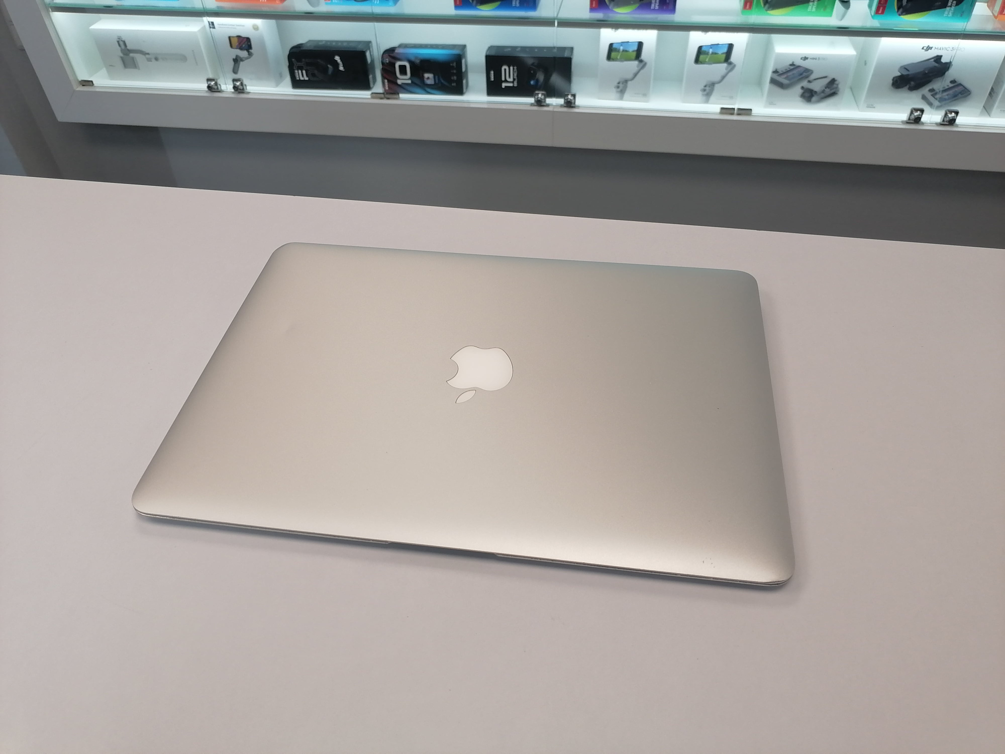MacBook Air 13" (Early 2015) Silver (Core i7 2.2 GHz/8GB/256GB/SSD) (857 циклов / Без коробки) - БУ