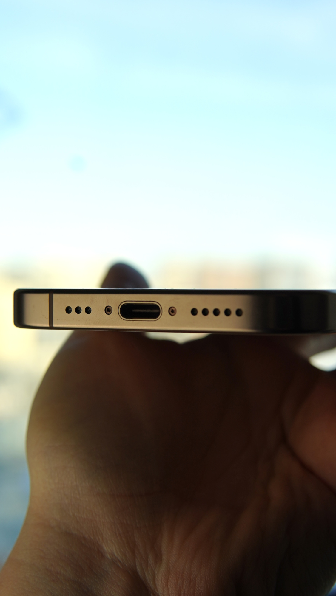 iPhone 16 Pro 128Gb Desert Titanium (1sim + eSIM / 98%) - Б/У  . . .