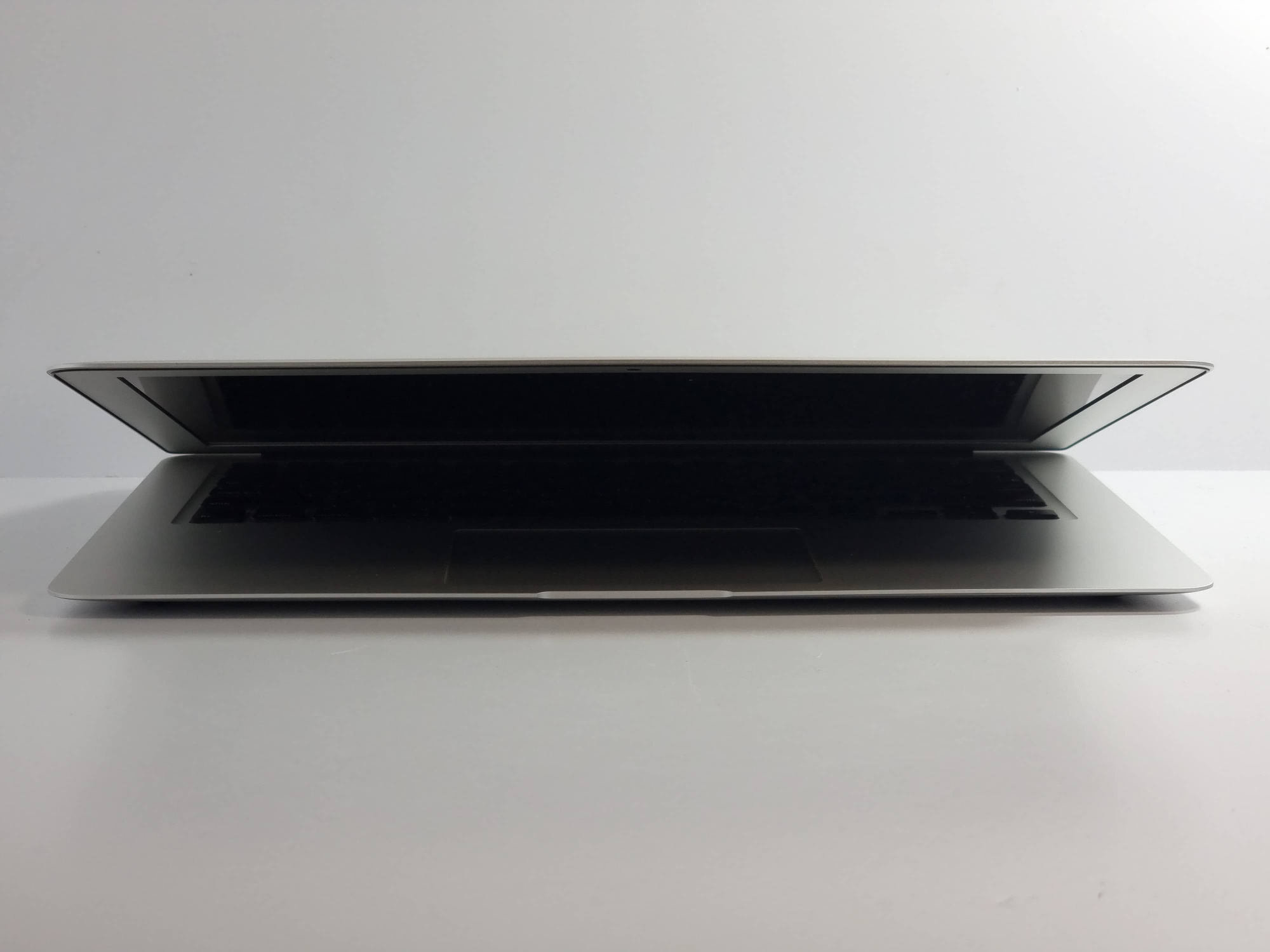 MacBook Air 13" (Mid 2017) MQD32 (Core i5 1,8 GHz/8Gb/128Gb SSD) (397 циклов / без коробки) - БУ